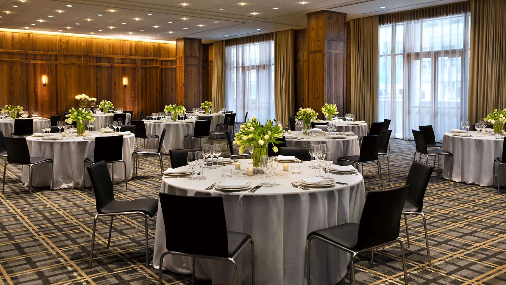 wedding table rounds in aspen ballroom