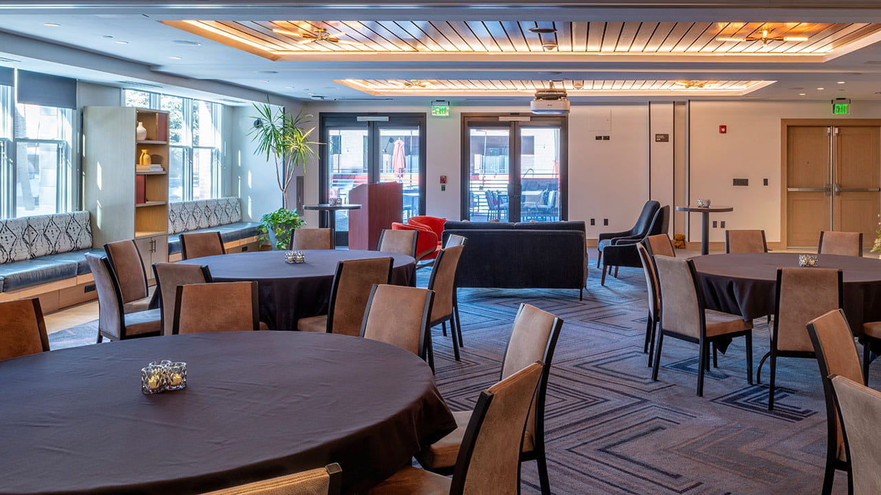 table rounds in meeting space