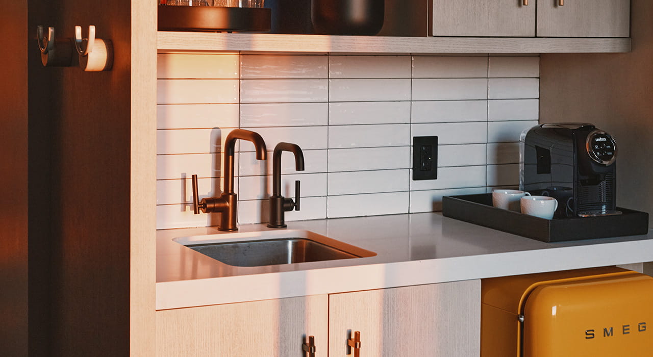 wet bar in boulder suite