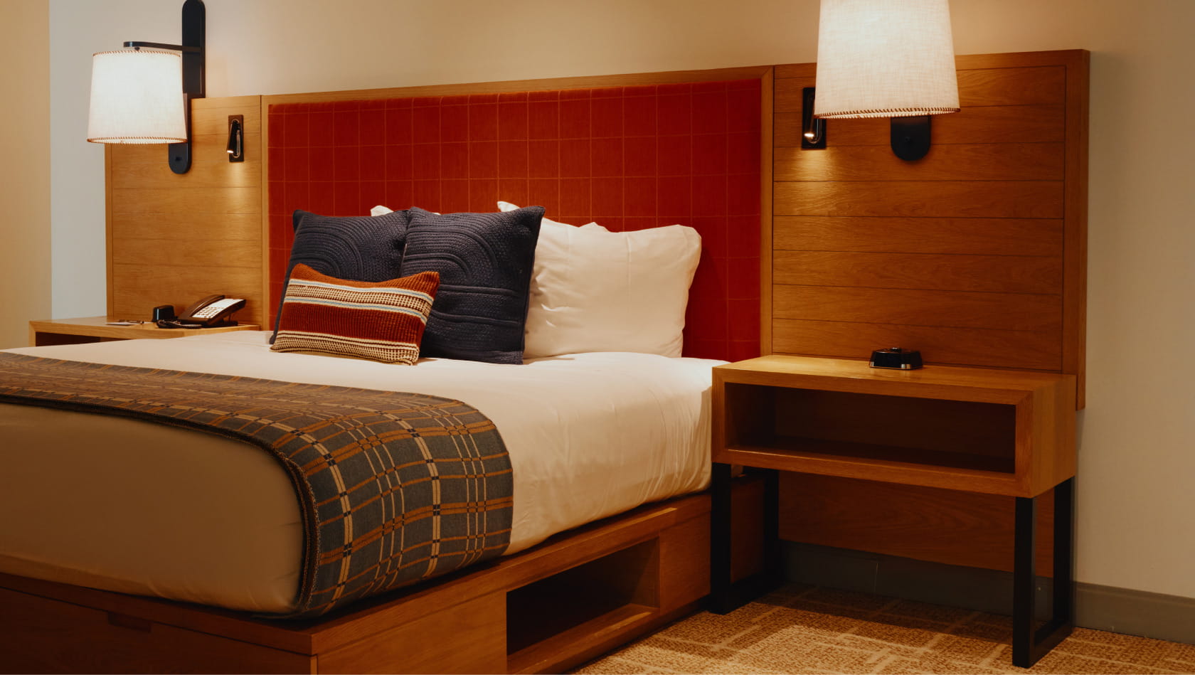 king bed in suite