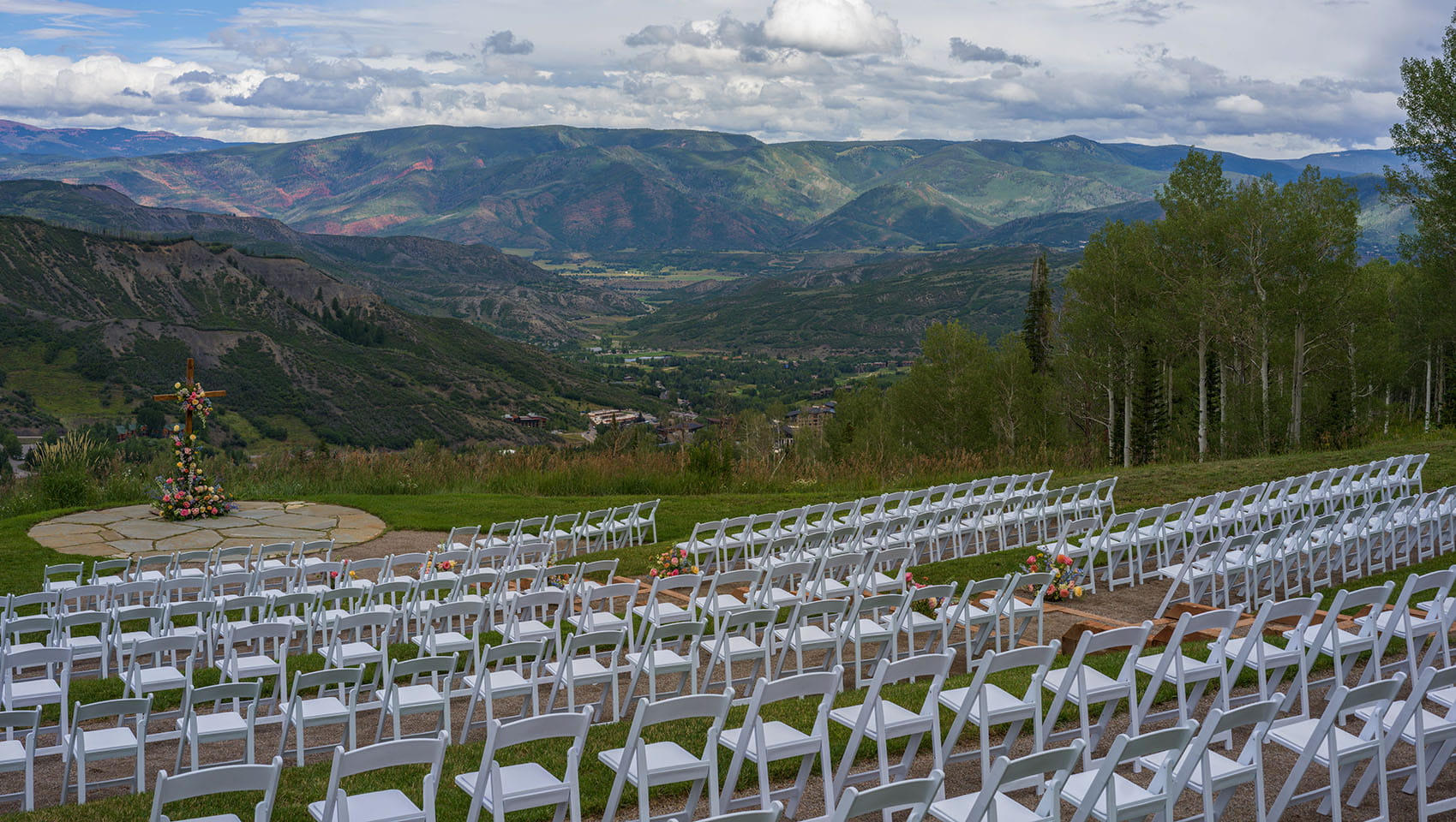 outdoor wedding venue overlooking snowmass mountains
