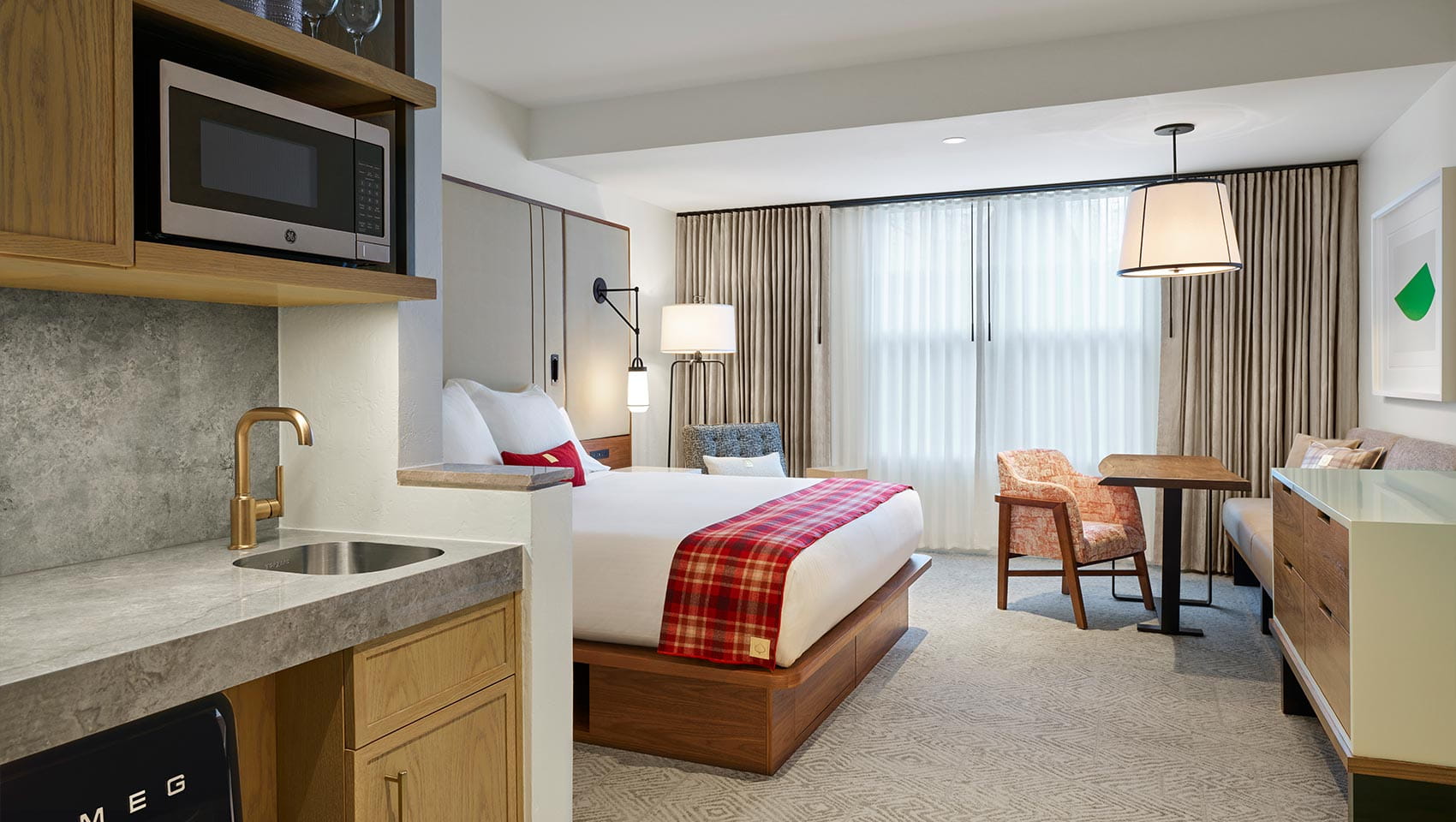 Bed in deluxe room in Aspen
