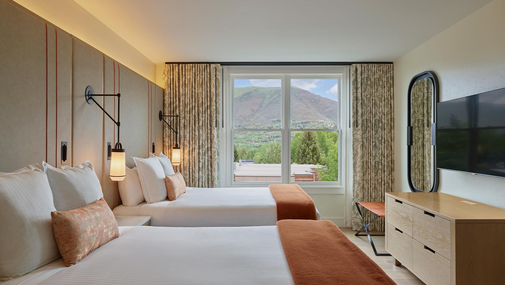 Two beds in bedroom in Penthouse