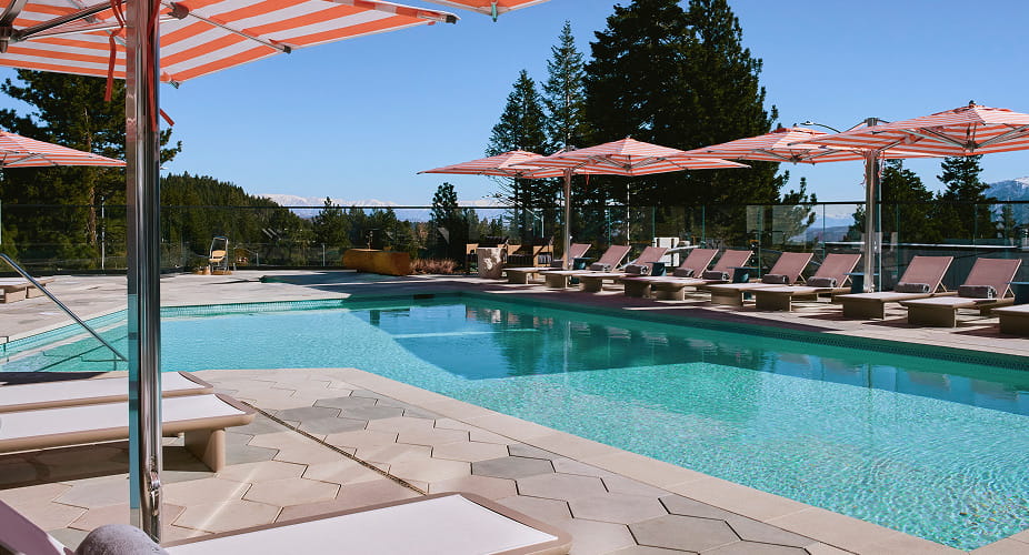 outdoor pool at limelight mammoth