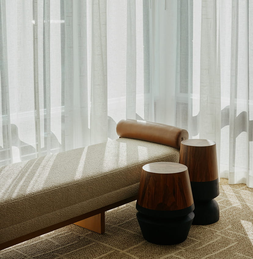 chaise lounge in room