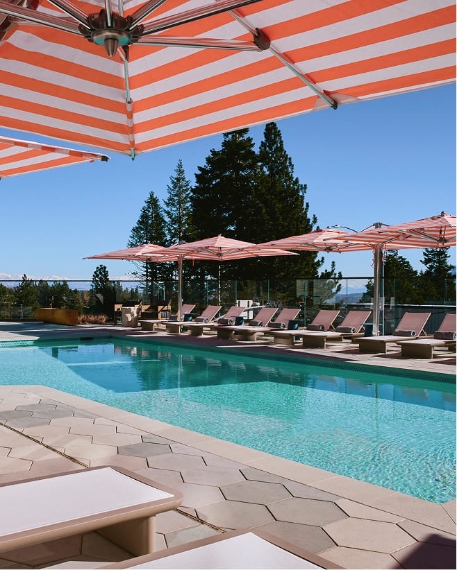 outdoor pool at limelight mammoth