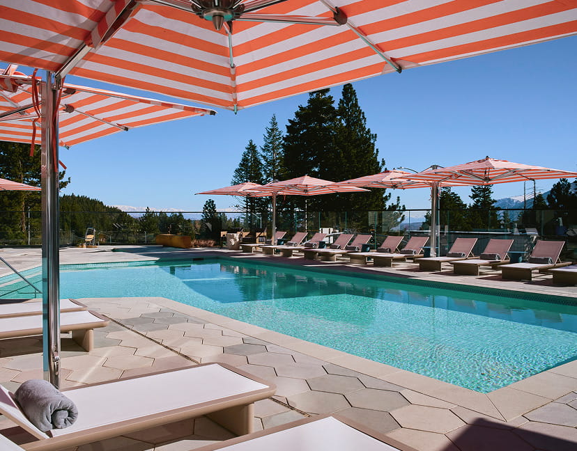 outdoor pool at limelight mammoth
